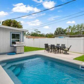 Beautiful Home with heated pool and Fenced Yard by Siesta Key!